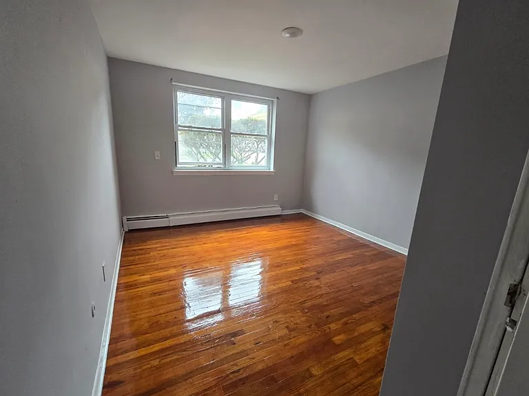 901 Stuyvesant Ave #1C — Photo 3
