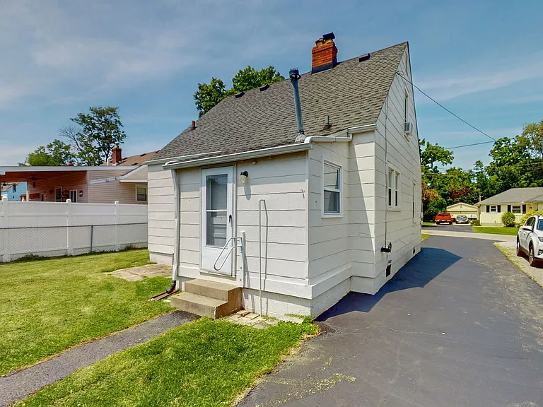 4168 Sherman Ave — Photo 22