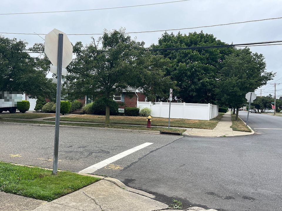 3635 Ladonia St, Seaford, NY 11783 Zillow