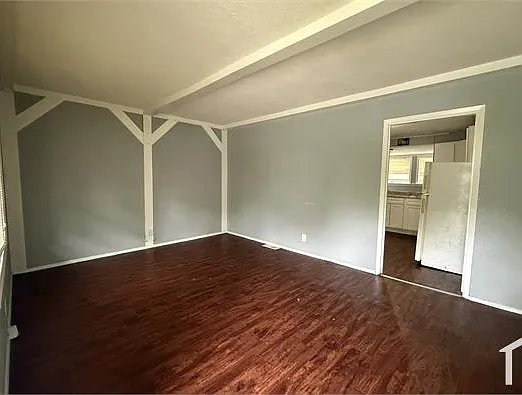 452 Bluff Dr — Photo 2
