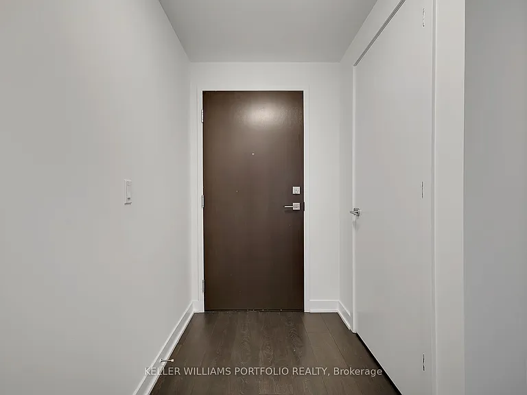 2221 Yonge St #1106 — Photo 3