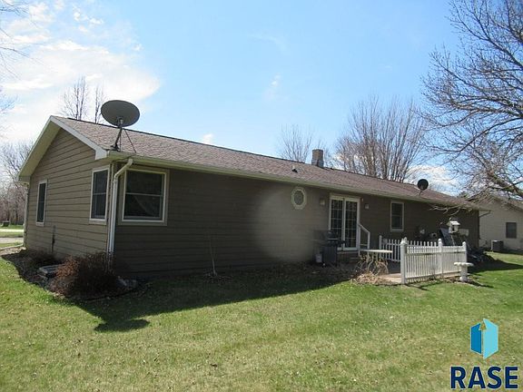 2nd image of 300 Sagratti St W