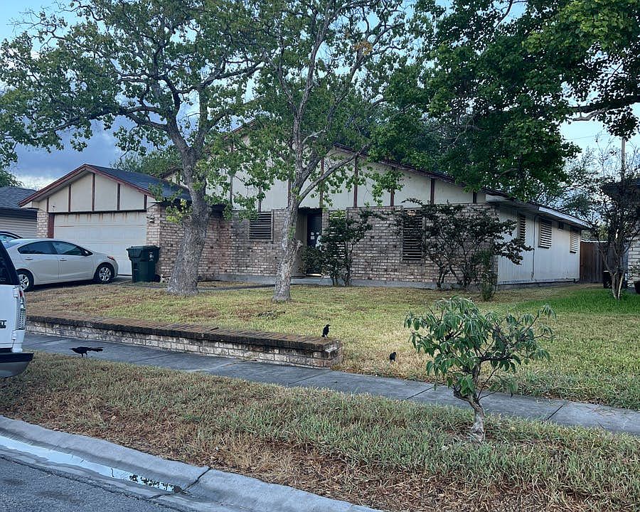 2nd image of 5217 Bonham St