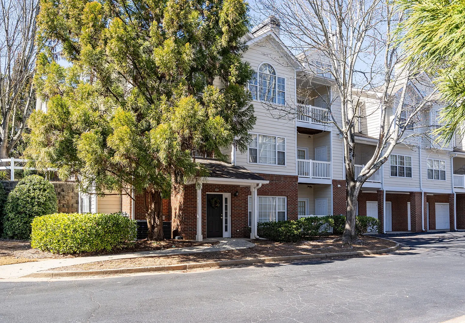 2 bed, 1278 sqft, $2,250 — Photo 1