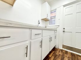 531 N Crystal Ct, Long Beach, CA