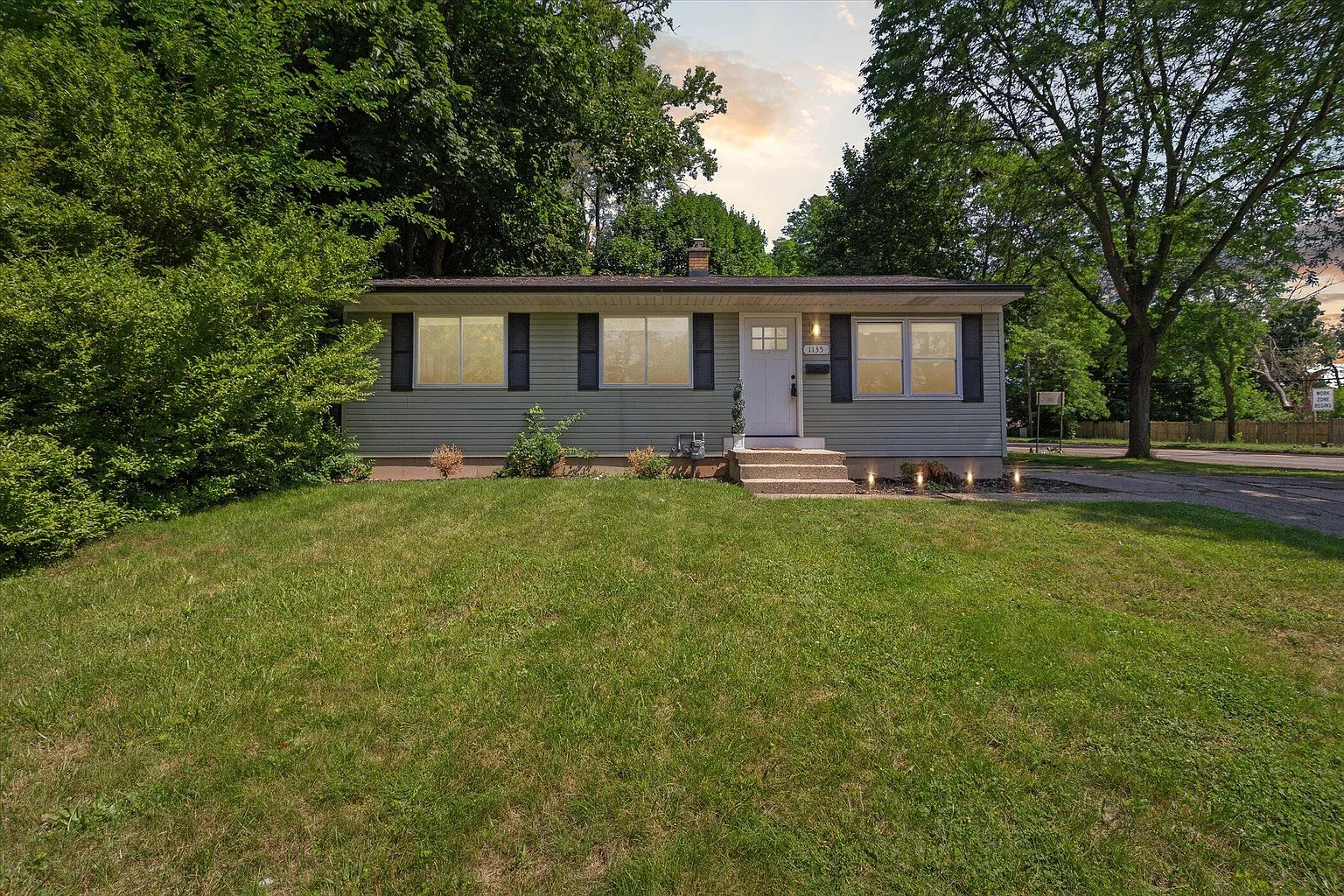 1135 Kentwood St NE photo 1