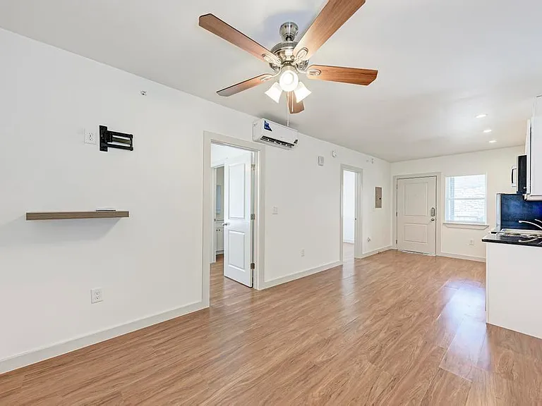 306 E 30th St #3 — Photo 9