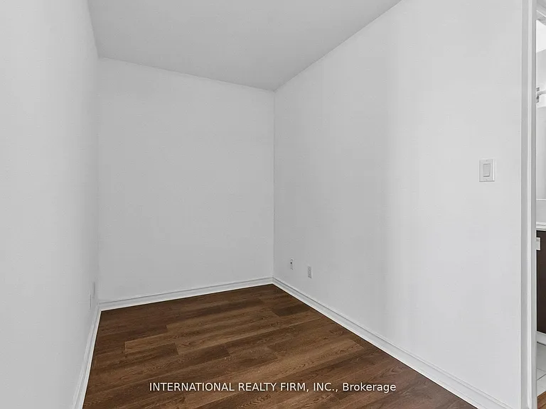 3391 Bloor St W #1011 — Photo 37