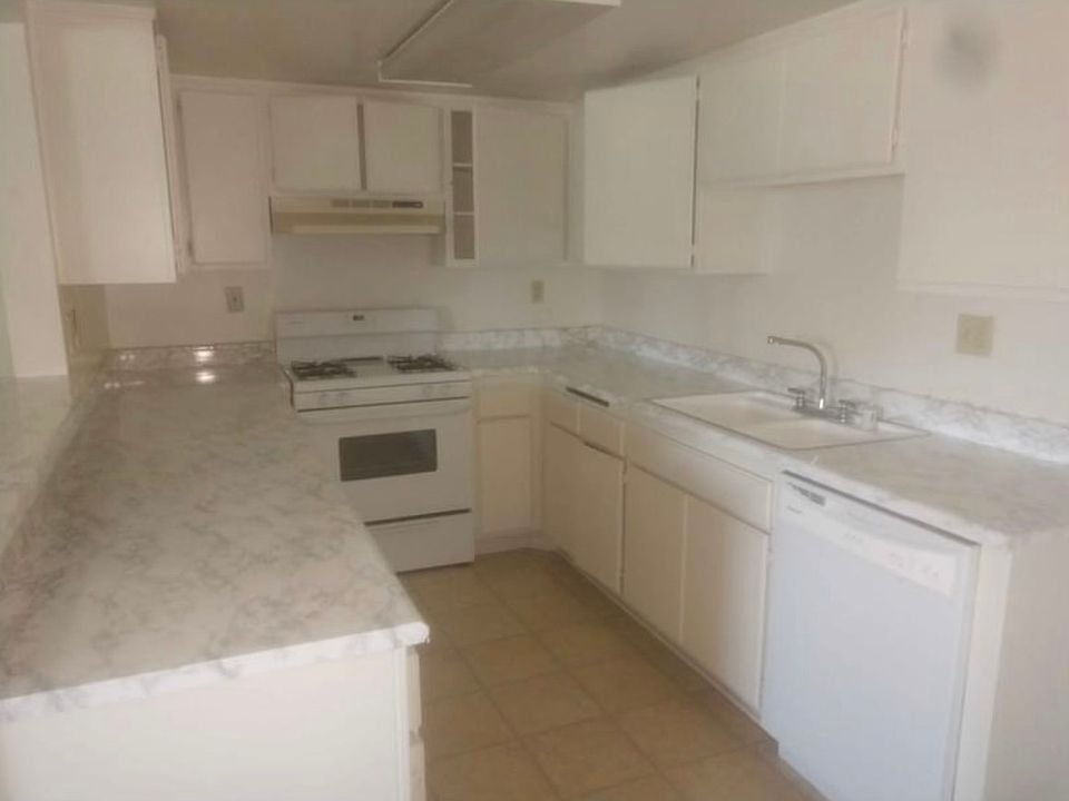 Lake Balboa Apartments 105 6434 Balboa Blvd Van Nuys CA Zillow