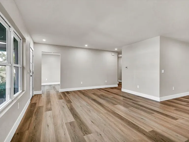525 Lamara Way NE — Photo 39
