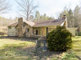 827 Mill Creek Rd, Pigeon Forge, TN 37863