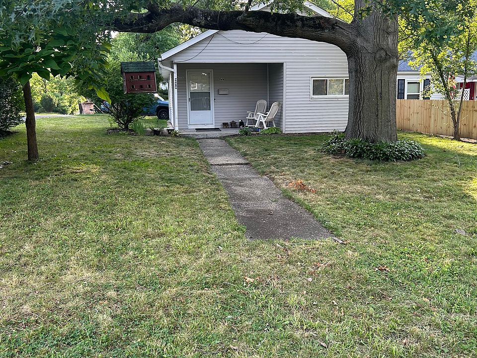 1st image of 944 Hudson Rd