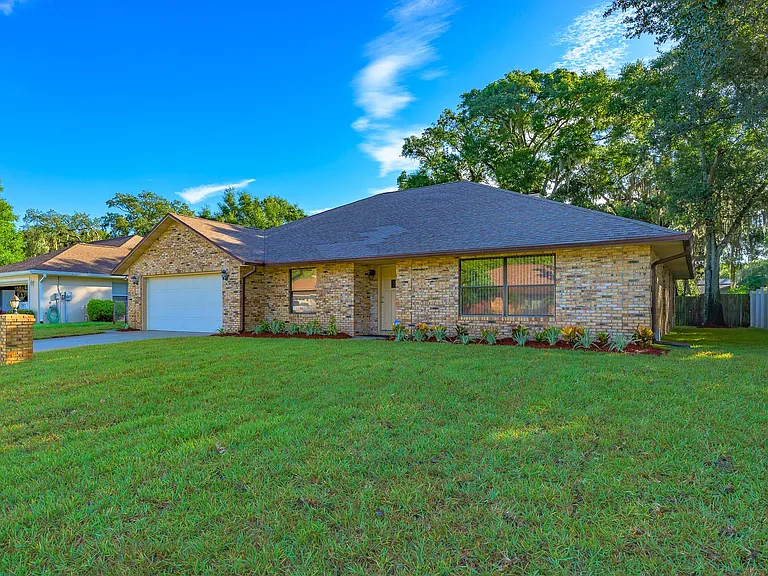 1523 Poplar Dr — Photo 1