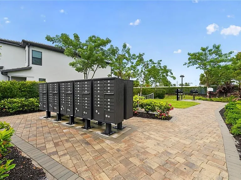 4341 Sonoma Oaks Cir — Photo 17