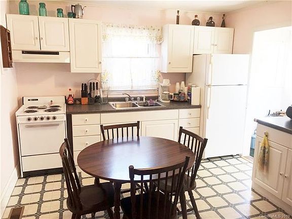5th image of 1128 Noles Dr