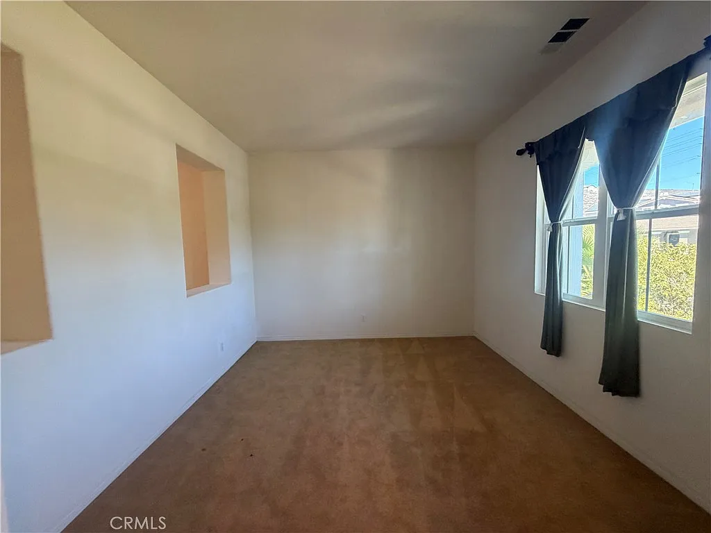 4 bed, 3.5 bath, 3229 sqft, $4,900 — Photo 3