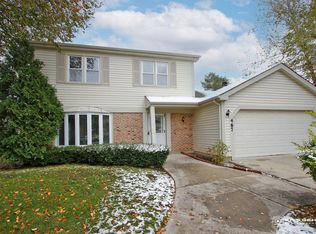 467 Highland Grove Dr, Buffalo Grove, IL 60089