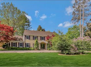 1 Balsar Ct, Syosset, NY 11791