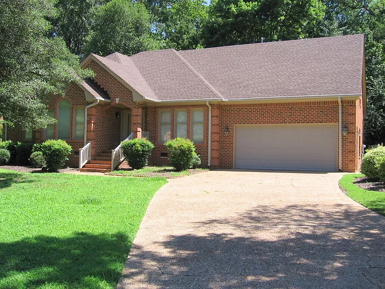 105 Mariners Cir — Photo 1
