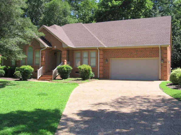 105 Mariners Cir, Smithfield, VA 23430