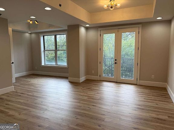 5th image of 2255 Peachtree Rd NE Unit 322