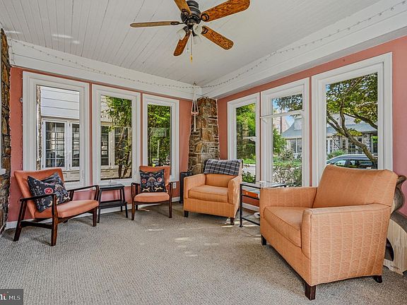 4th image of 812 W 22nd St