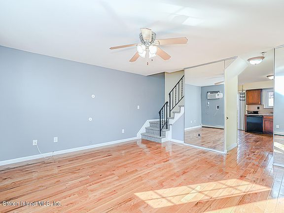 2nd image of 36 Northport Ln