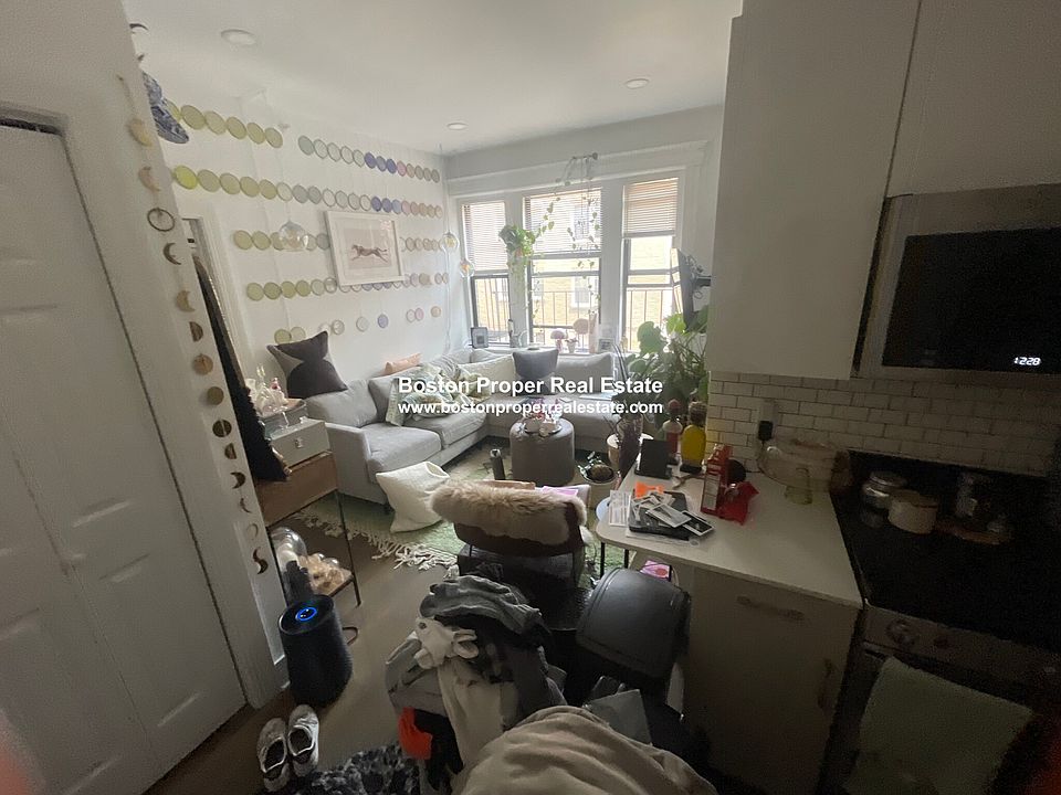 1st image of 11 Queensberry St APT 11