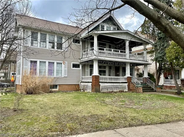 3284 West Blvd, Cleveland, OH 44111