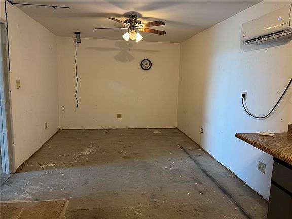5th image of 18121 Brookfield Dr