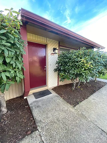 1 Bedroom 1 Bathroom at Hollywood Park Apartments Photo 1