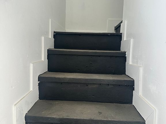 3rd image of 611 N Kaweah St #609