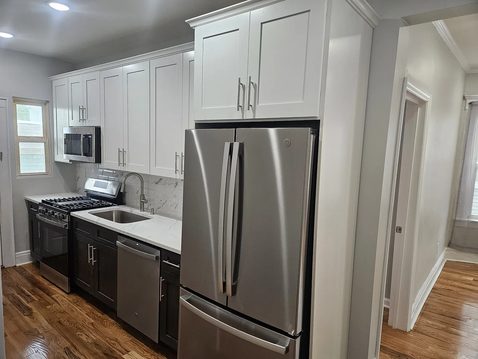3 bed, 1200 sqft, $2,700 — Photo 1