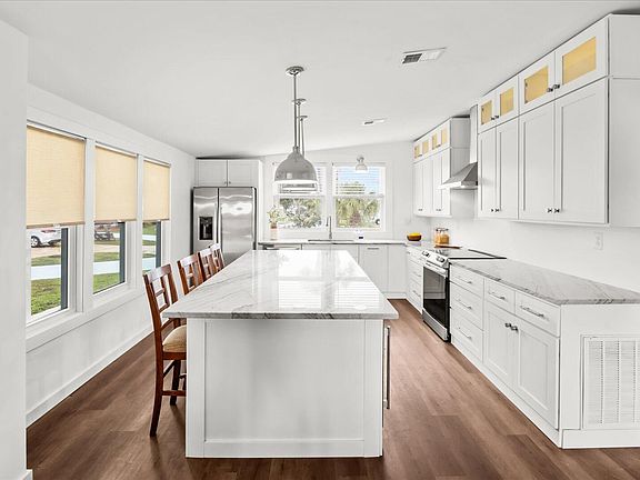 2nd image of 2975 Fiddlewood Circle