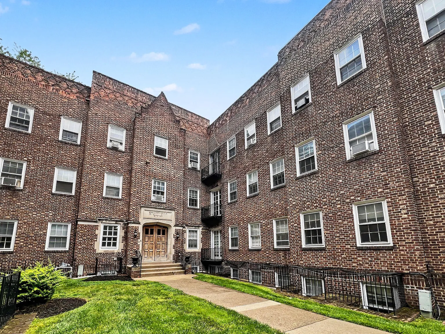 Edgehill Court — Photo 2