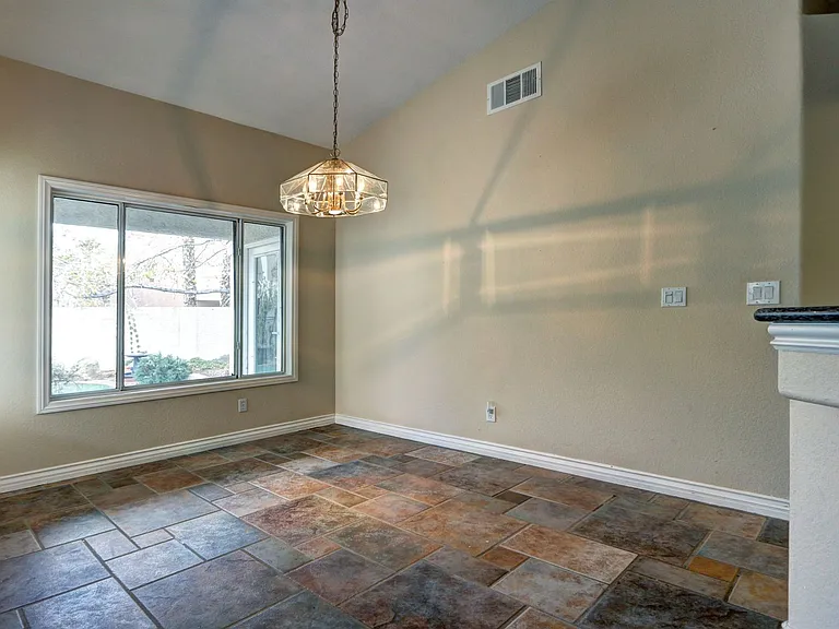 2108 Crestpoint Way — Photo 12