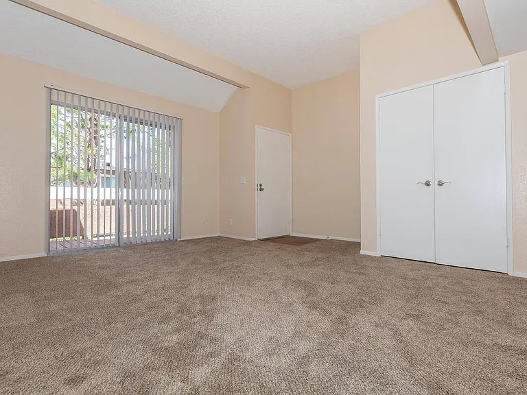 Barstonian Apartments — Photo 25