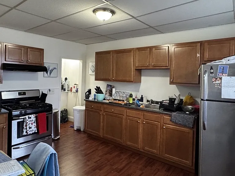 289 Chelsea St #1 — Photo 5