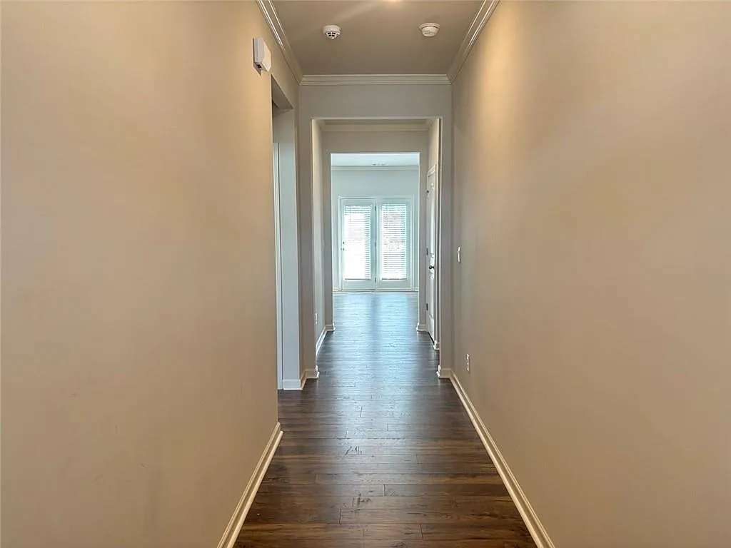 5 bed, 3.0 bath, 2835 sqft, $2,450 — Photo 2