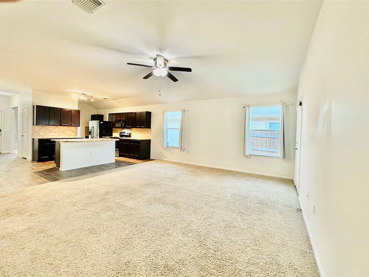 4 bed, 2.0 bath, 1641 sqft, $2,000 — Photo 4