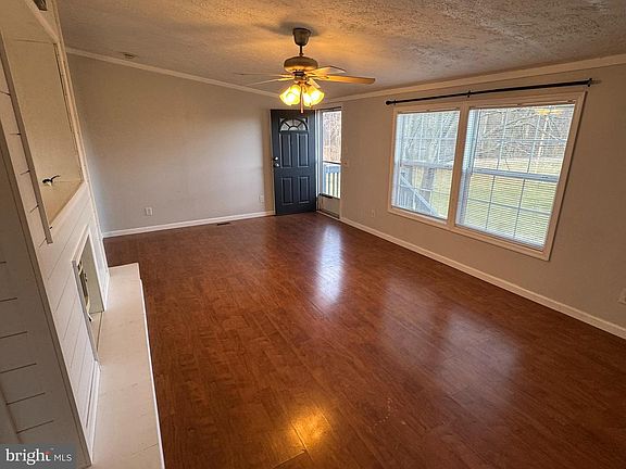 3rd image of 223 Mission Ln