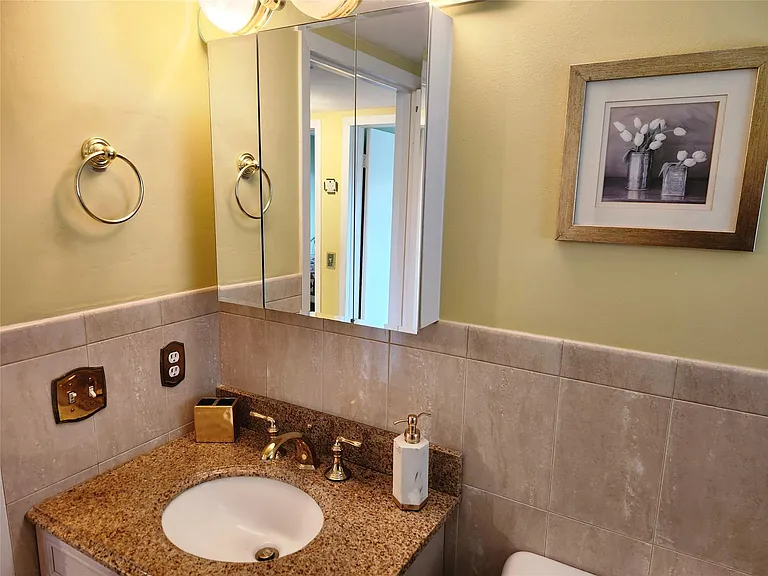74 Preston E — Photo 16