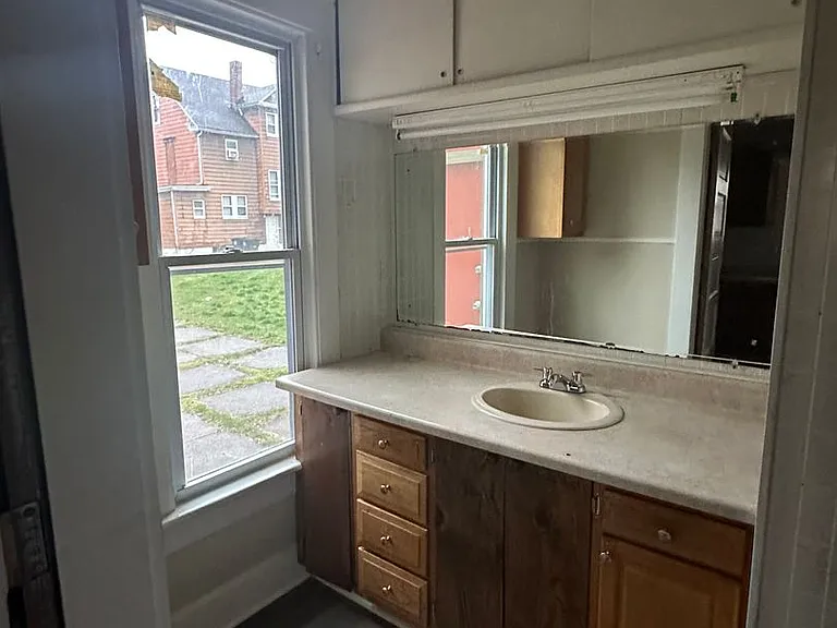 202 Westwood Ave — Photo 4
