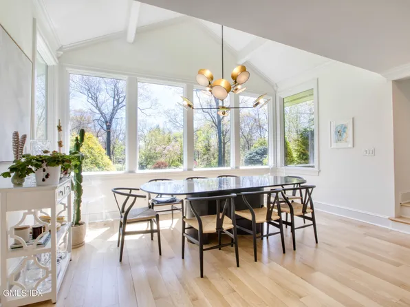 35 Dartmouth Rd, Cos Cob, CT 06807