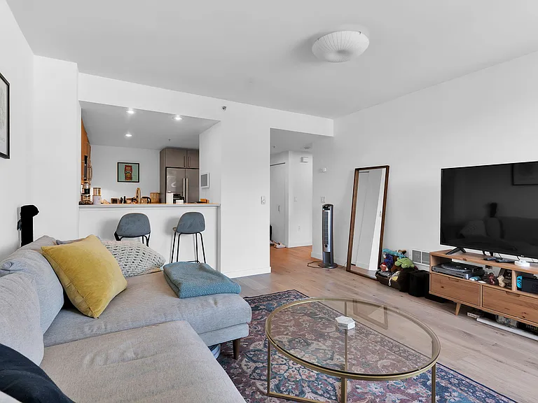 555 4th St #411 — Photo 3