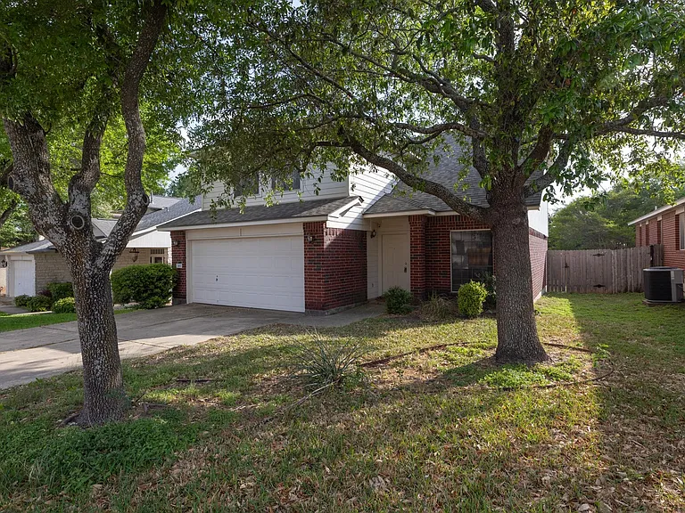3410 Flowstone Ln — Photo 2