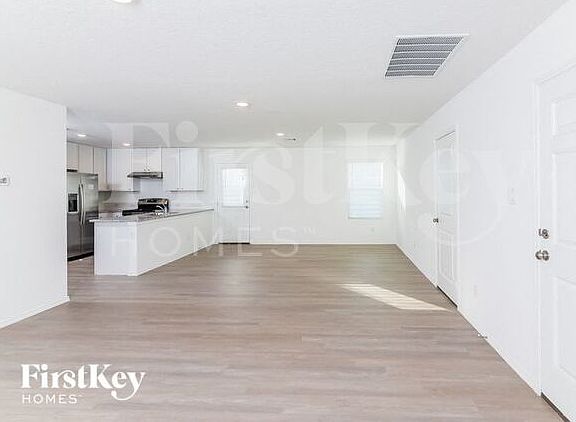 4th image of 10403 McClintock Dr