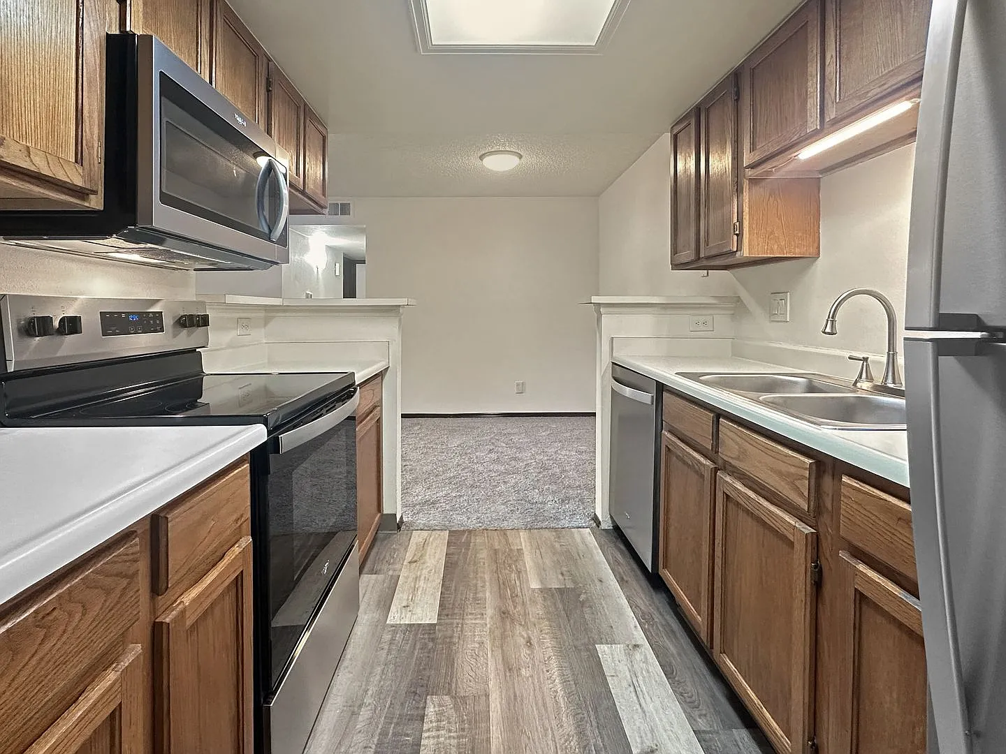 Freshly Updated 2 Bed, 2 Bath Condo for Rent in Denver — Photo 4
