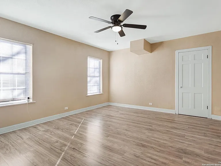 2227 W Huisache Ave — Photo 10