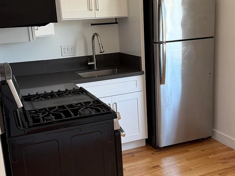 560 Hamilton St #11 — Photo 13